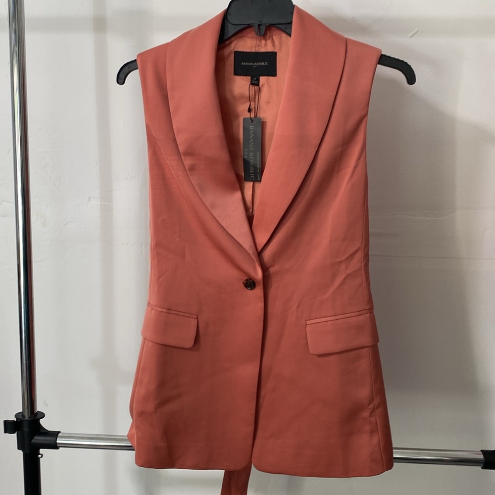 Banana Republic 2-Piece Coral Vest & Pleated Shorts Set Size 4 Top M Bottom - Picture 4 of 13